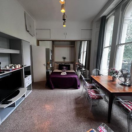Hyde Park Studio Has Private Balcony With Tranquil Garden View لندن المظهر الخارجي الصورة